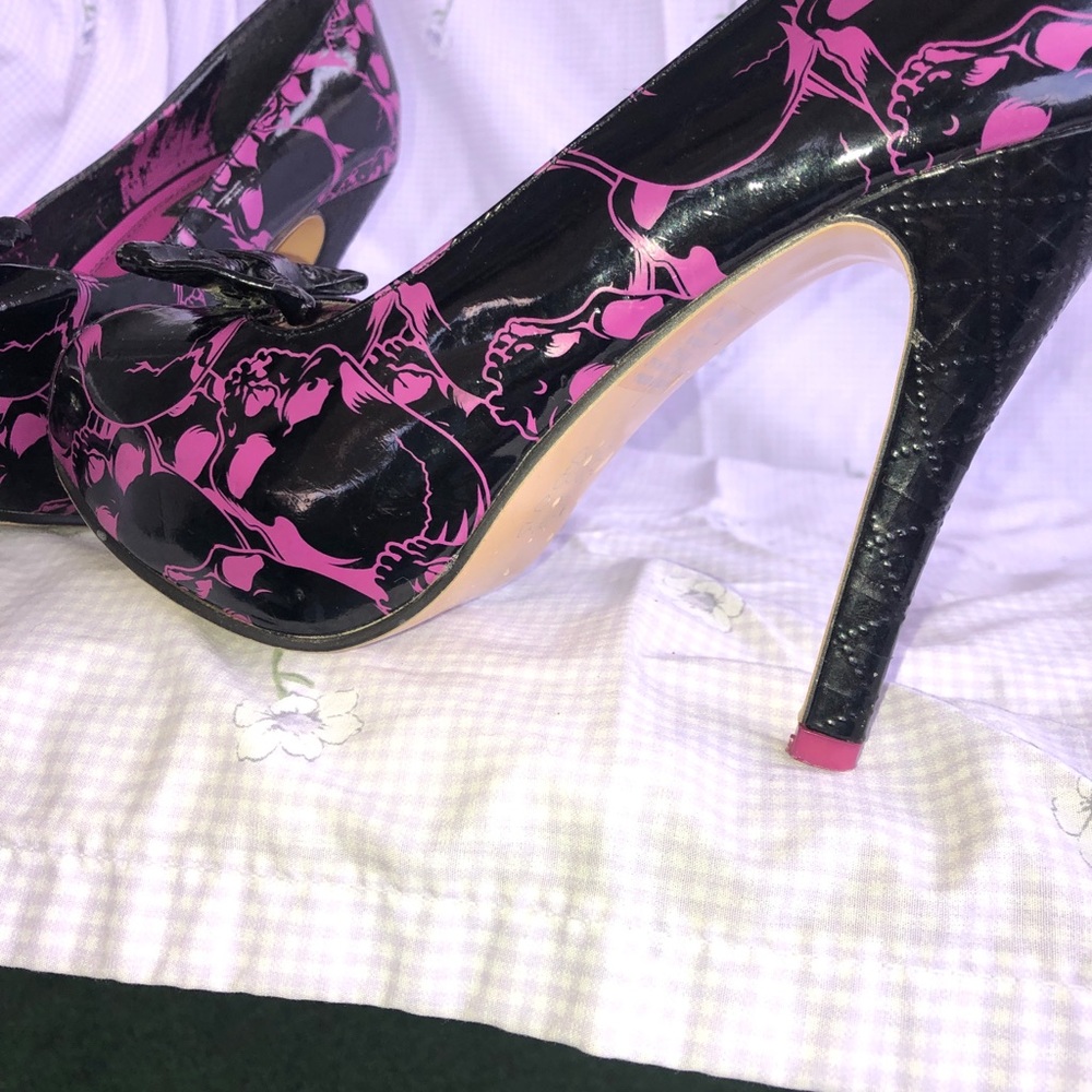 Sandals - Picture 3 of 3